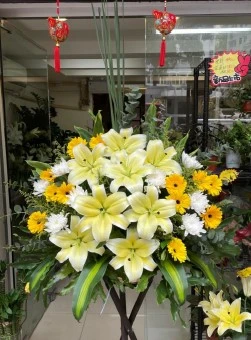 香港殯儀白色百合花籃